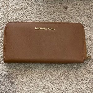 Michael Kors Travel wallet